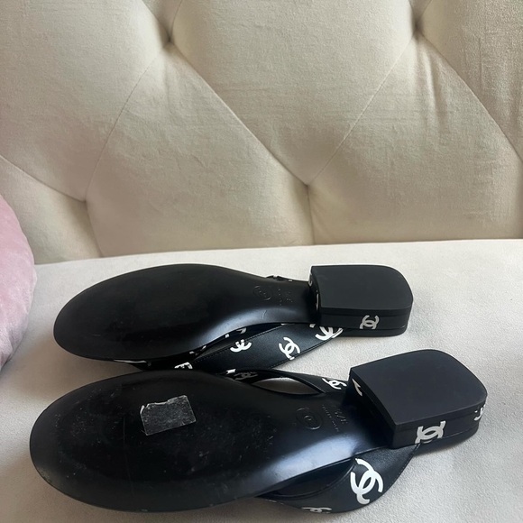 Chanel Leather CC Sandals size 37,5 fit size 7-7.5 US - Picture 12 of 12